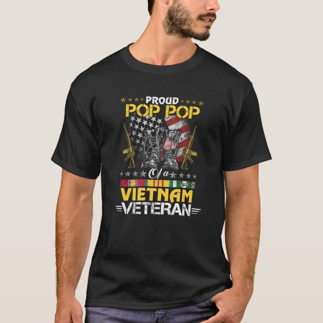 Camiseta Proud Pop Pop of A Vietnam Veteran My Grandson is  (Frente)