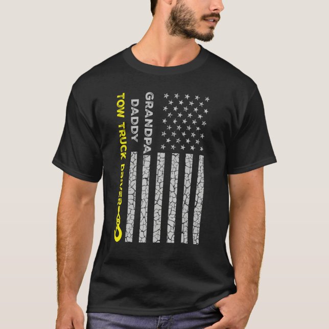 Camiseta Proud Tow Truck Driver Daddy Grandpa USA American  (Frente)