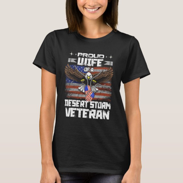 Camiseta Proud Wife Of Desert Storm Veteran Gulf War Vetera (Frente)