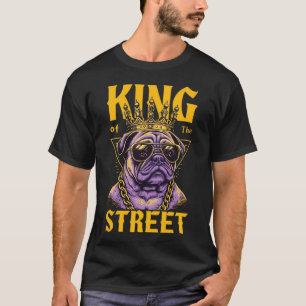 Camiseta Pug Antropomórfico Vestindo uma Coroa e Óculos de