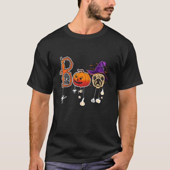 Camiseta Pug Boo Com Aranhas E Chapéu De Bruxa Halloween (Frente)