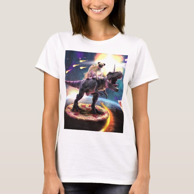 Camiseta Pug cavalgando unicórnio de dinossauro no espaço (Frente)
