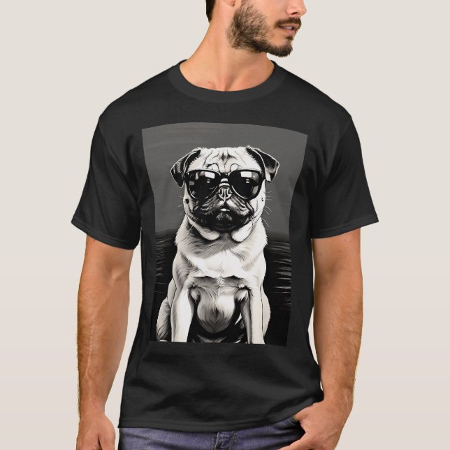 Camiseta Pug com óculos de sol (Preto e Branco) (Frente)