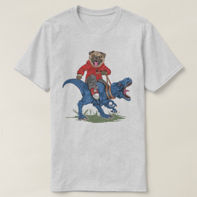 Camiseta Pug Dirigindo Um Dinossauro (Frente do Design)