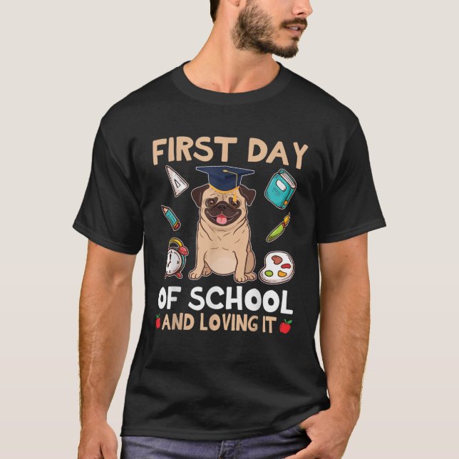 Camiseta Pug Dog Student First Day Of School And Loving I M (Frente)