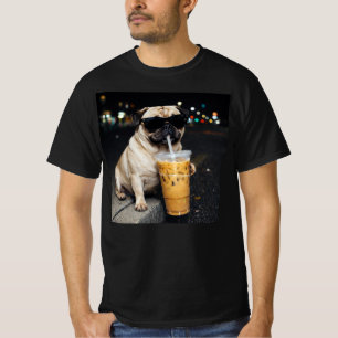 Camiseta Pug Engraçado Bebendo Café com Gelo Meme de Humor