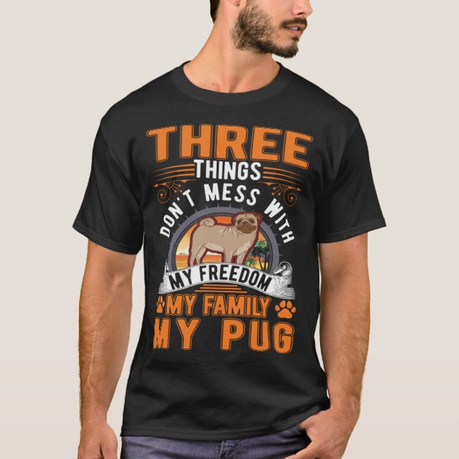 Camiseta Pug Família Liberdade Pug (Frente)