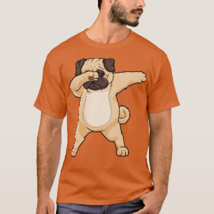 Camiseta Pug na pista de dança do hip hop