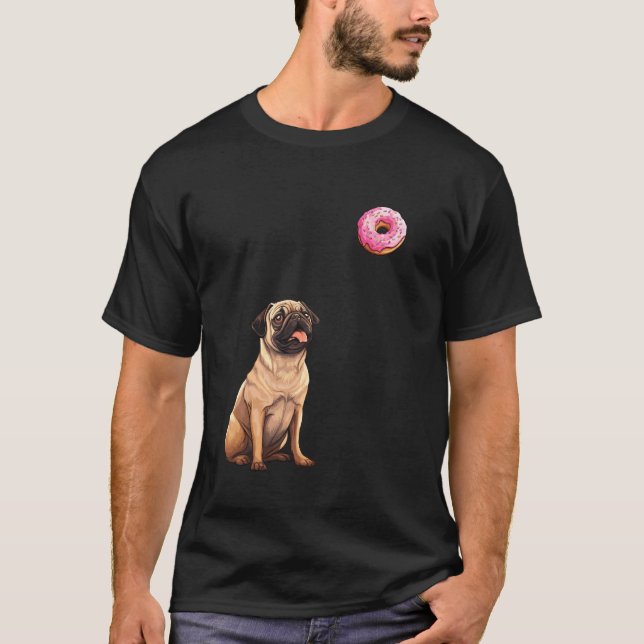 Camiseta Pug Olhando Para Donut, Pug Engraçado (Frente)