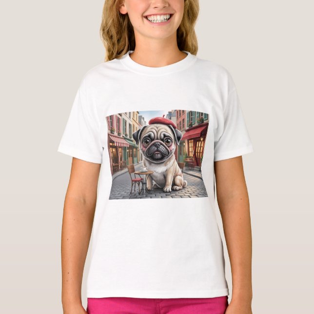 Camiseta Pug Parisiense em Café na Calçada (Frente)
