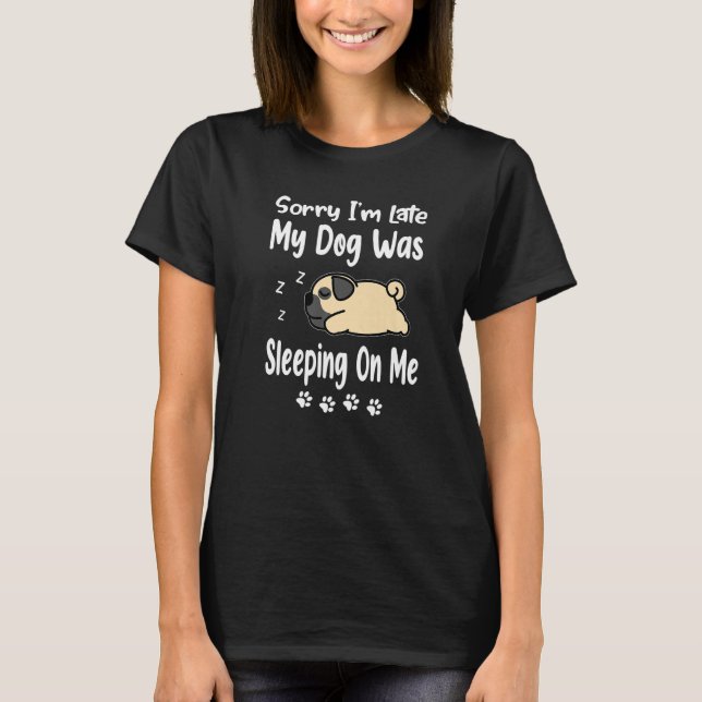 Camiseta Pug Sorry I'm Late My Dog Was Sleeping On Me Puppy (Frente)
