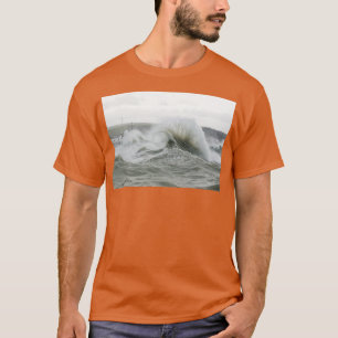 Camiseta Pulverização de Ondas Curvas no porto de Newhaven
