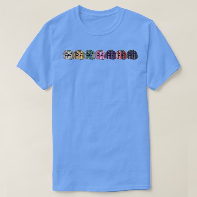 Camiseta Pumpkins Spooky com Stripes numa Fila (Frente do Design)