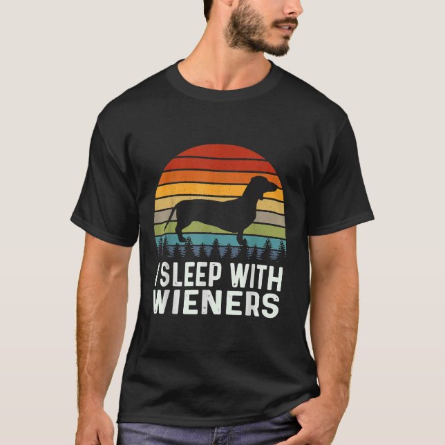 Camiseta Pun Dachshund Eu Durmo Com Wieners Piada Sarcasian (Frente)