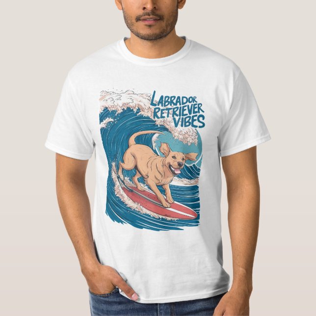 Camiseta Pup Surfing Labrador Retriever (Frente)