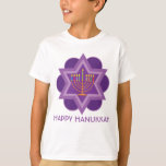 Camiseta Púrpura Hanukkah Feliz1<br><div class="desc">Feliz Hanukkah em tons de roxo com a menorah amarela e a estrela de David em um fundo. Velas coloridas. Excelente como presente. Desejo-te um Hanukkah feliz!</div>