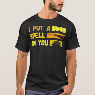 Camiseta Pus um feitiço em você no halloween