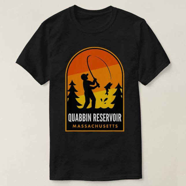 Camiseta Quabbin Reservoir Massachusetts Fisheries (Frente do Design)