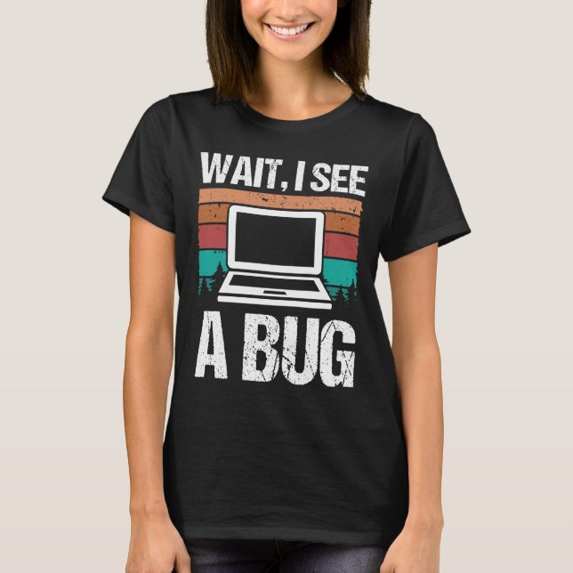 Camiseta Quality Assurance Wait I see a Bug Software Code (Frente)