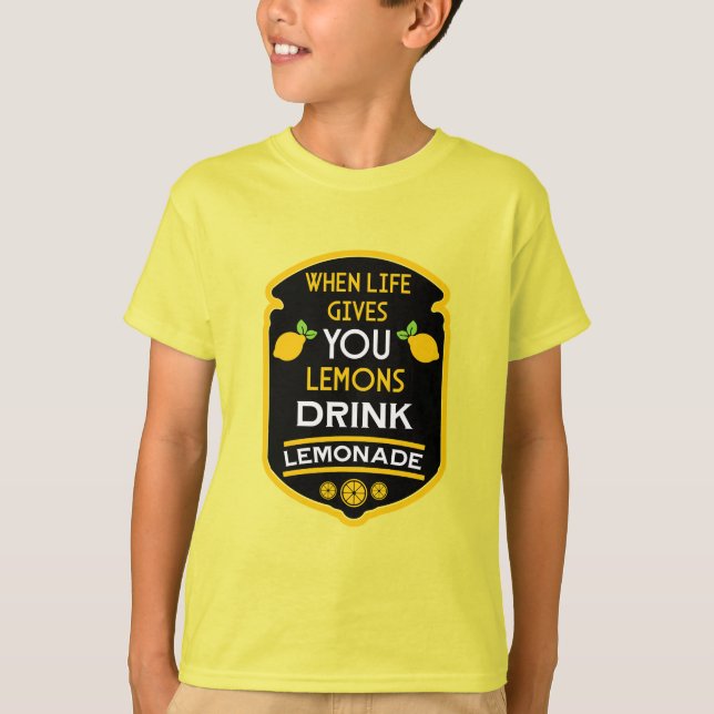 Camiseta Quando A Vida Lhe Dá Limões Bebem Limonada (Frente)