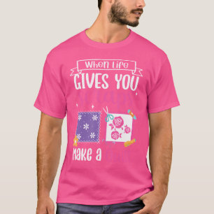 Camiseta Quando a Vida Lhe Dá Retalhos Faça Uma Colcha de R