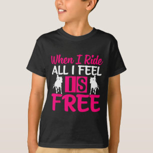 Camiseta Quando Ando Tudo O Que Sinto É Livre - Equestriano