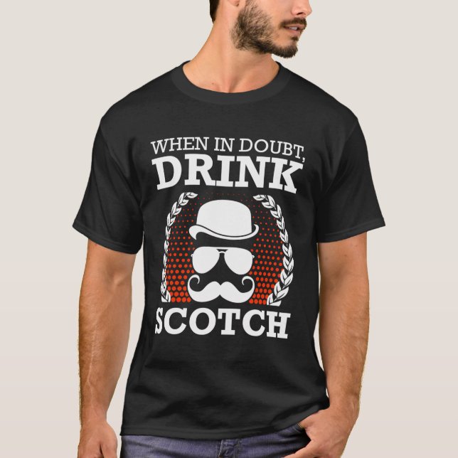 Camiseta Quando Beber Com Dúvida O Pai Do Bebendo De Scotch (Frente)