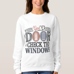 Camiseta Quando Deus fechar uma porta, verifique as janelas