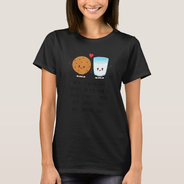 Camiseta Quando Eu Dobra Meus Cookies No Leite Eu Acho Você (Frente)