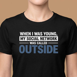 Camiseta Quando Eu Era Jovem, Minha Rede Social Era Diverti