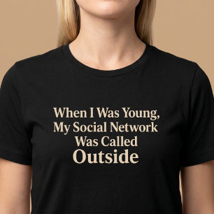 Camiseta Quando Eu Era Jovem, Minha Rede Social Era Engraça