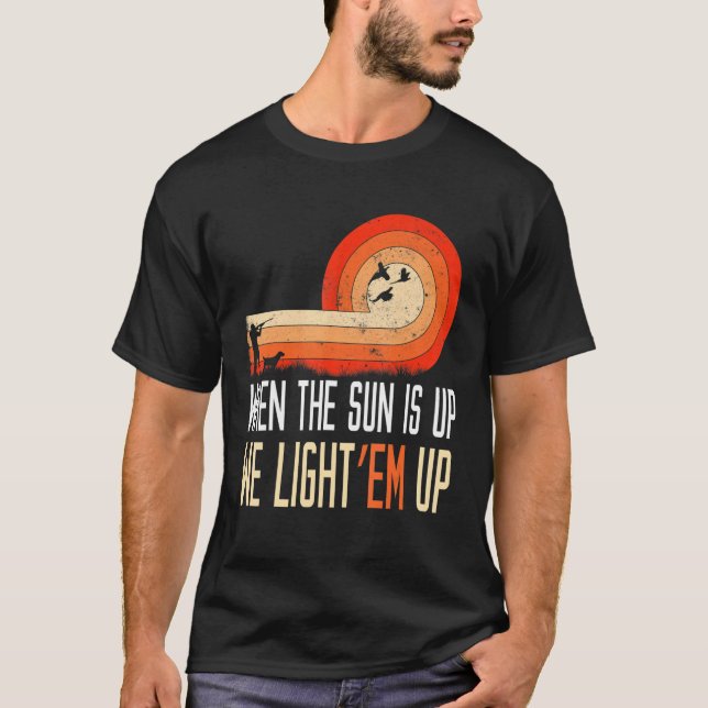 Camiseta Quando O Cão Caçador De Patos Solares Traz Aves Aq (Frente)