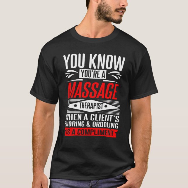 Camiseta Quando Um Cliente Está roncando É Uma Massagem De  (Frente)