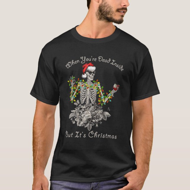 Camiseta Quando você é Morto, mas é Natal - Engraçado (Frente)