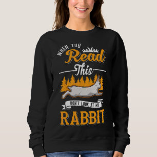 Camiseta Quando você lê isso, não olhe para o meu coelho