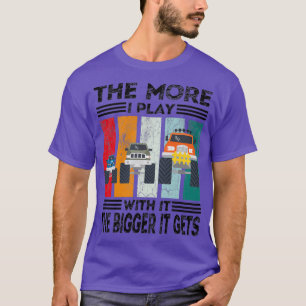 Camiseta Quanto mais eu brinco com ele maior ele sai de roa
