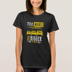 Camiseta Quanto Mais Eu Brinco Com Ele Maior Ele Sai De Roa