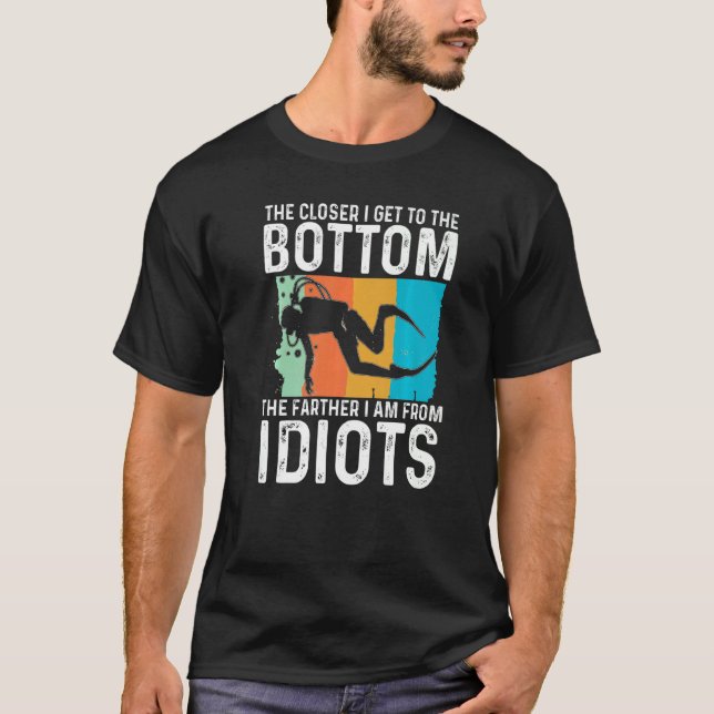 Camiseta Quanto Mais Perto Eu Chego Para O Fundo Mais Longe (Frente)