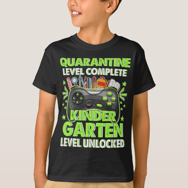 Camiseta Quarentena No Nível Do Jardim De Infância Desbloqu (Frente)