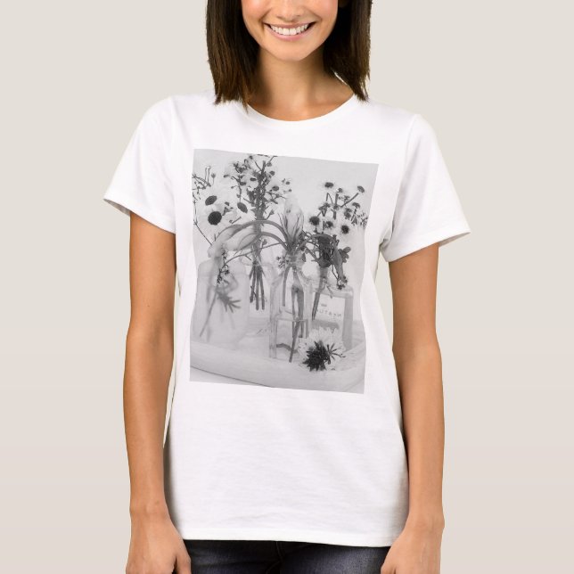 Camiseta Quatro Frascos E Flores Brancas (Frente)