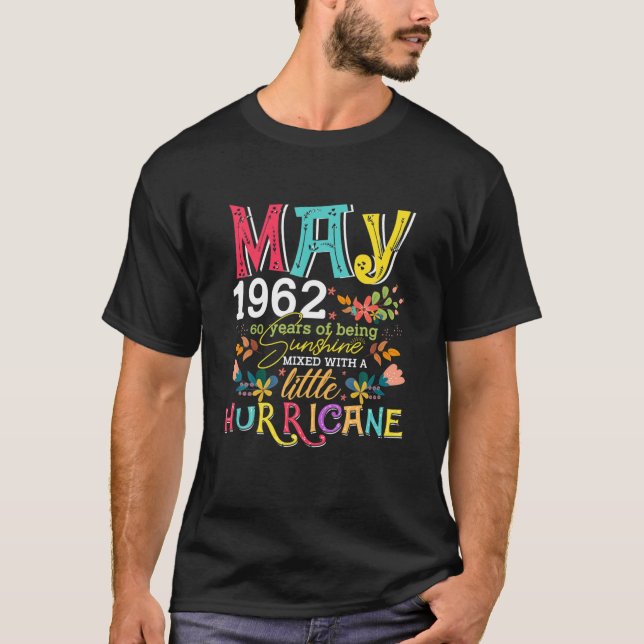 Camiseta Que As Meninas De 1962 Sejam Engraçadas Com O Sol  (Frente)