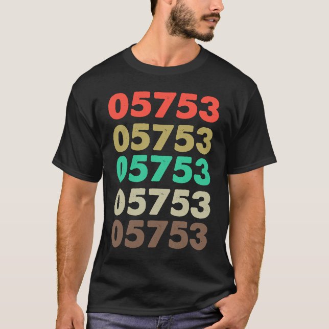 Camiseta Que Diz 05753 Código Zip Retroativo 05753 (Frente)