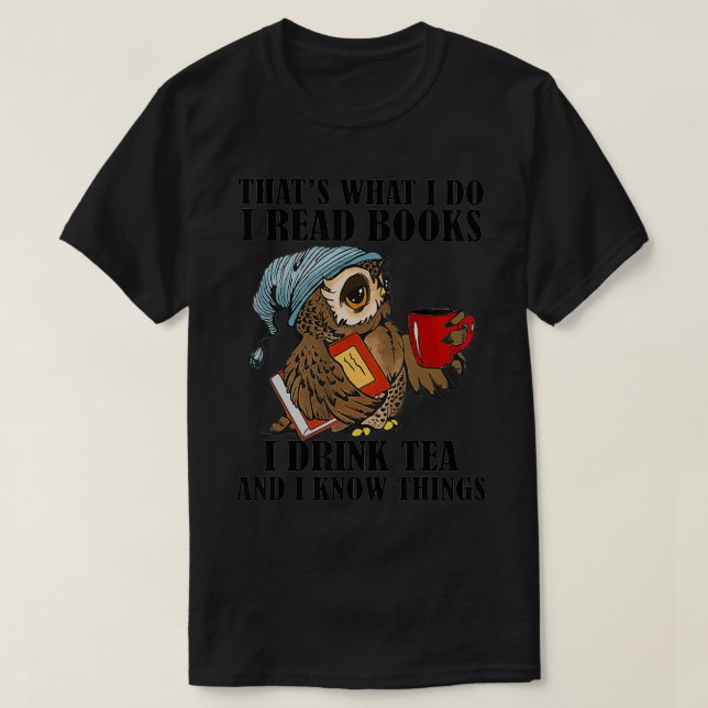 Camiseta Que Eu Li Livros Bebo Chá E Sei Coisas  (Frente do Design)