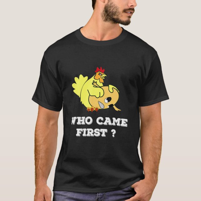 Camiseta Que Vieram Primeiro Galinha Ou Homens Engraçados C (Frente)