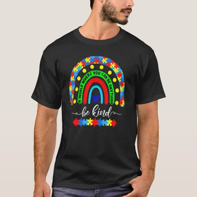 Camiseta Quebra-cabeça de Coração Arco-íris de Ser Gentil C (Frente)