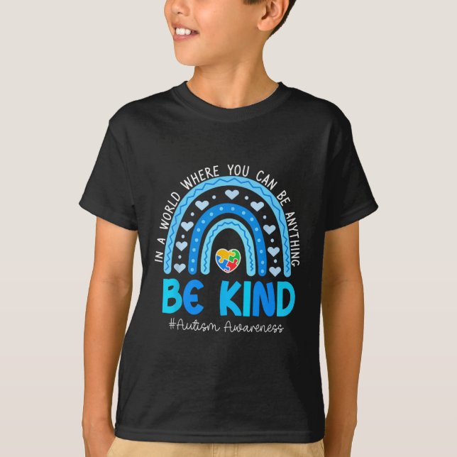 Camiseta Quebra-cabeça Seja Gentil Arco-íris Mês de Conscie (Frente)