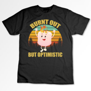 Camiseta Queimado Mas Otimista Marshmellow Camping Retro
