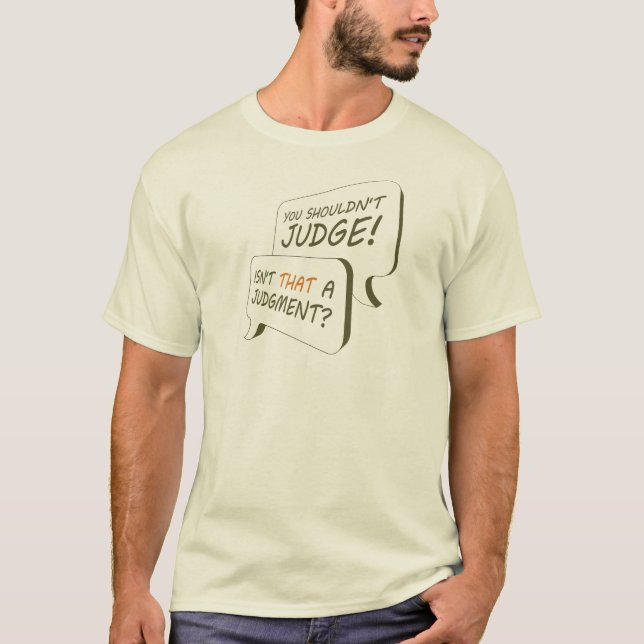 Camiseta QUEM ESTÁ JULGANDO QUEM? (luz) (Frente)