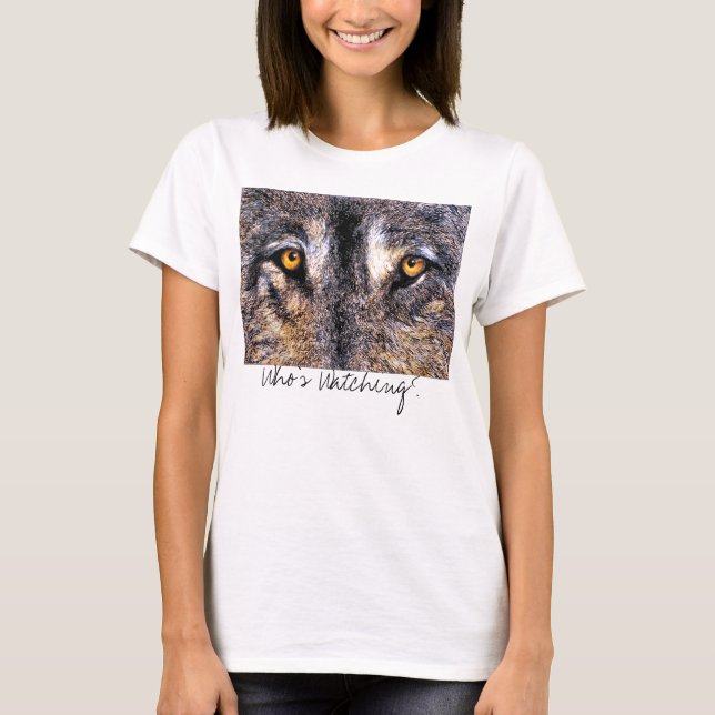 Camiseta Quem está observando os olhos do lobo, quem está a (Frente)