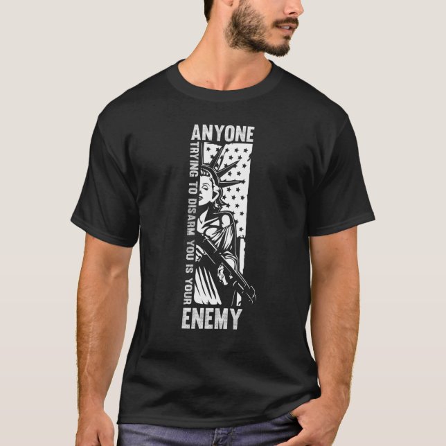 Camiseta Quem Tenta Desarmar-Te É A Tua Inimigo Senhora Lib (Frente)